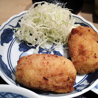 帰燕 - 蟹クリームコロッケは２個。熱々の揚げたて。