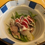 211051519 - 本鮪で作った自家製ツナ
                                    一応サラダってことになってるけど
                                    これは酒の肴ですな