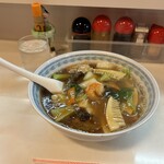 宝来飯店 - 五目うまにそば880円