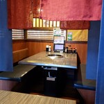Karubi Bokujou - 広いテーブルで食事ができます
