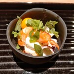 Housa Saryou - 魚介と時計草のサラダ