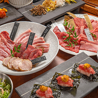 A variety of courses where you can enjoy Kuroge Wagyu beef delivered directly from Shibaura and homemade side dishes.