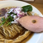 めん処 きよ洲 - キレイに畳まれたザクパツのふすま入り細麺！