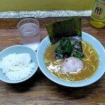 家系ラーメン まこと家 - ラーメン900円+ほうれん草200円+小ライス100円