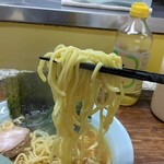 家系ラーメン まこと家 - 麺リフト