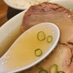 松戸中華そば 富田食堂 - 塩スープ