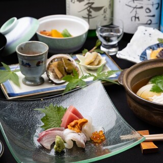 季節の魚料理を味わうコース。5種類からお選びください