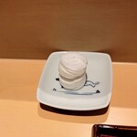 銀座 しのはら - おしぼりは水で膨らみ使います