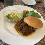 キャボットコーヴ ミュージアムテラス - プルドポークサンドウィッチ。コールスローを肉の上に乗せて食べると、より美味しいとワレ思ふ