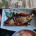 郷土料理 栃洞屋 - ◯アマゴの甘露煮
      頭まで柔らかく
      これも砂糖醤油で煮られていて
      美味しい。