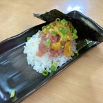 きくや - まぐろネギトロとウニの手巻き寿司風飯