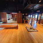 郷土料理 栃洞屋 - 店内
      少し入ったところから撮影