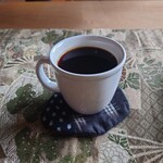 郷土料理 栃洞屋 - ホントはセルフサービスなんだけど
      いろいろと文章纏めてたら
      お婆ちゃんがテーブル座る時に淹れて下さった
      ありがたい❕