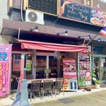 サワデーすみ芳 - 店舗外観。写真右端が出入り口。