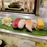 寿司 魚がし日本一 - ちょい飲み4貫と玉子