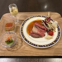 リュクス ダイニング ハプナ - ローストビーフ、とっても柔らかい