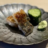麻布十番 鮨 無銘 - 鰻白焼き、酢漬けきゅうり添え