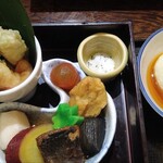泊舟 - 天ぷら、豆腐、ミニトマトの出汁トマト、生麩など