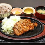 大戸屋 - 鉄板トンテキ定食 ¥1390