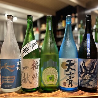 利き酒師が厳選した日本酒が自慢。季節限定酒やペアリングも◎