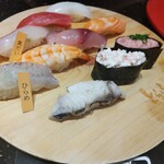 Kaitenzushi Tora Fugu - 寿司ランチ「波」
