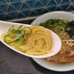 うどん そば 壺屋 - 何の捻りもないラーメンがまた美味しいです