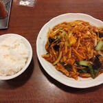 中華麺飯 太楼 - 細切り肉のピリ辛ヤキソバ  930円