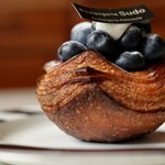 ブーランジェリー スドウ - 坂さんの朝摘みブルーベリーのデニッシュ