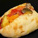 パン・ドゥ・マルシェ - オリーブとラタトゥユ