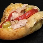 パン・ドゥ・マルシェ - グリルチキンのローズマリーサンド