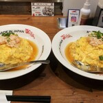 MADE IN JAPAN かにチャーハンの店 - 普通と大盛りの比較。