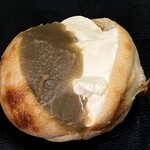 パン・ドゥ・マルシェ - ほうじ茶餡とクリームチーズのマカダミアサンド