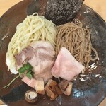 飯田商店 - チャーシュー追加しちゃいました