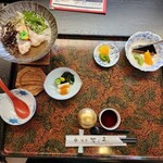 活魚すごう - 貝の酢の物と漬物、鮟鱇鍋、デザート