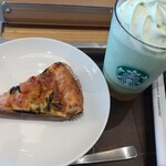 スターバックスコーヒー - 料理写真:メロンオブメロンフラペチーノ、ベーコンとほうれん草のキッシュ