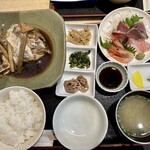 スタンド 富 - 真鯛アラ煮と刺身定食