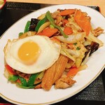 Kuma Shokudou - 8種の具材の肉野菜炒め定食 税込980円（R5.2時点）