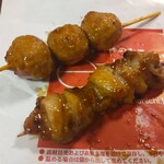 日本一 - 料理写真:「つくね串 (たれ味)」と「かわ串 (たれ味)」