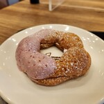 Mister Donut - 桜もちっとドーナツ五分咲き(176円)です。