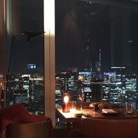 ザ タヴァン グリル＆ラウンジ - 