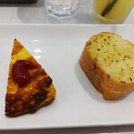 Promessa - 前菜、ガーリックトーストアップ