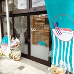 Promessa - お店入口。何かレトロで良い感じです。