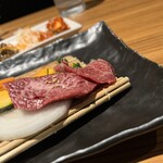 炭火焼肉　まるじゅう - フライングで焼いた後の残りをパシャッ！