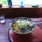 Touge No Chaya - カウンターテーブルにはセルフで運んだ水と力(ちから)ラーメン