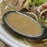 らーめんや亜喜英 - トロットロの力強いスープ