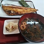 四日市ヒモノ食堂 - 漬け物おいしい。