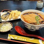 味奈登庵  - きつね570円・ナス天120円・いも天80円・揚げ餅120円