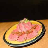 和牛とタン 焼肉 とみ 新橋本店 - 裏メニュー　ローストビーフ