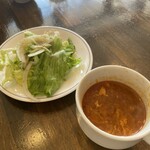 supeinryouriandowaimbarutapasuandopaeriama-ru - ランチセットのサラダとスープ