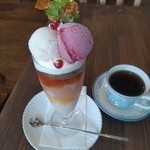 クリクリ - 桃と紅茶のパフェ¥1100(〜2023.7.23)